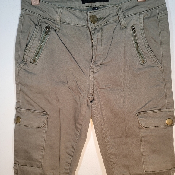 Green cargo style Ashley Mason pants. Size 7. - Picture 8 of 11